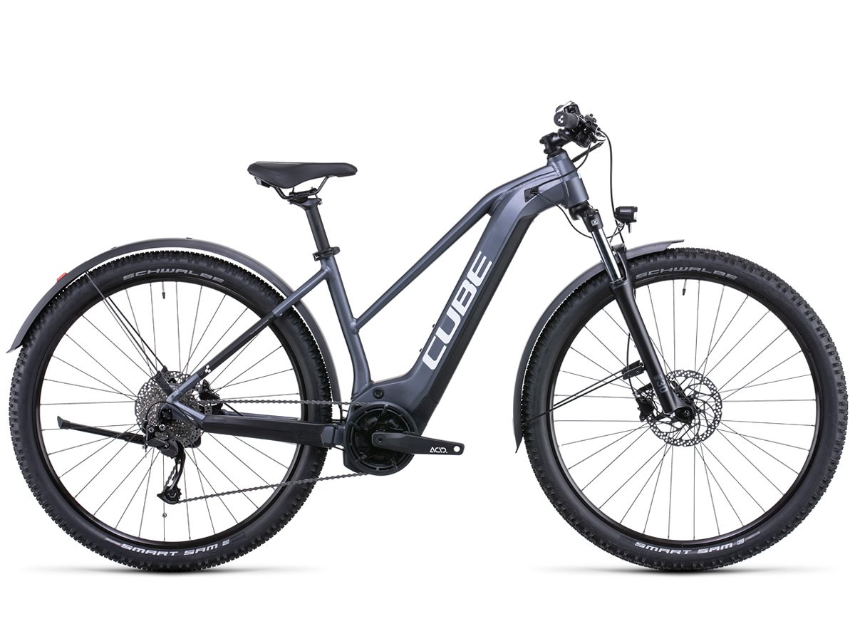 cube-reaction-hybrid-performance-500-allroad-metallicgreynwhite-trapeze-2022-BICYCLOLAND-1.jpg